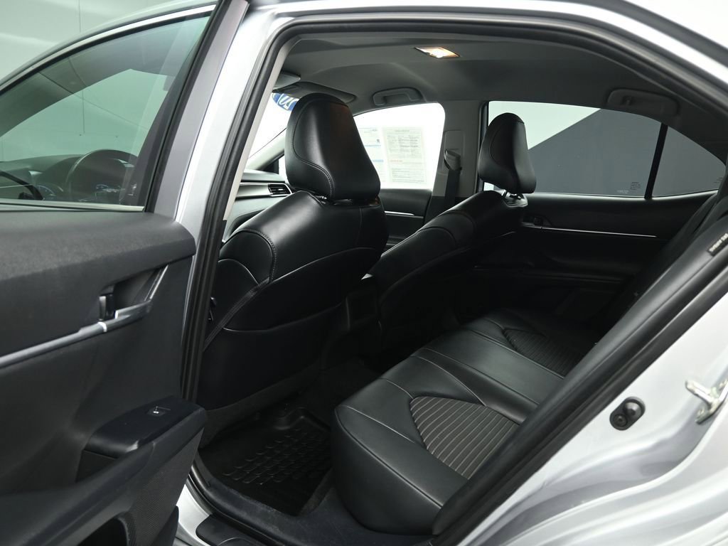 Used 2020 Toyota Camry SE image 17