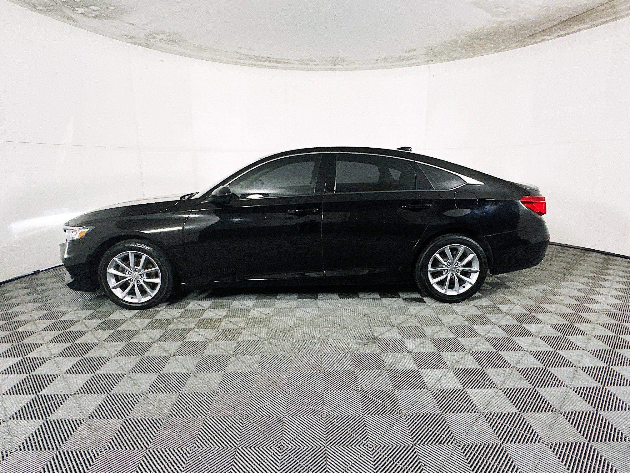 Used 2021 Honda Accord LX image 6
