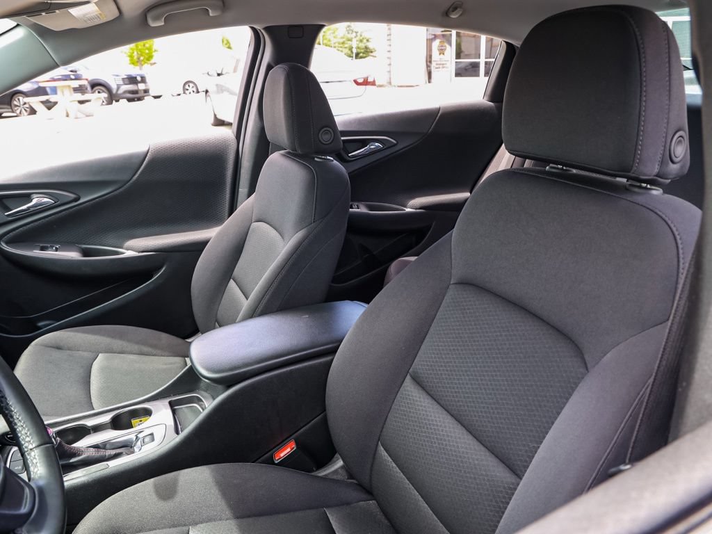 Used 2025 Chevrolet Malibu RS FWD image 15