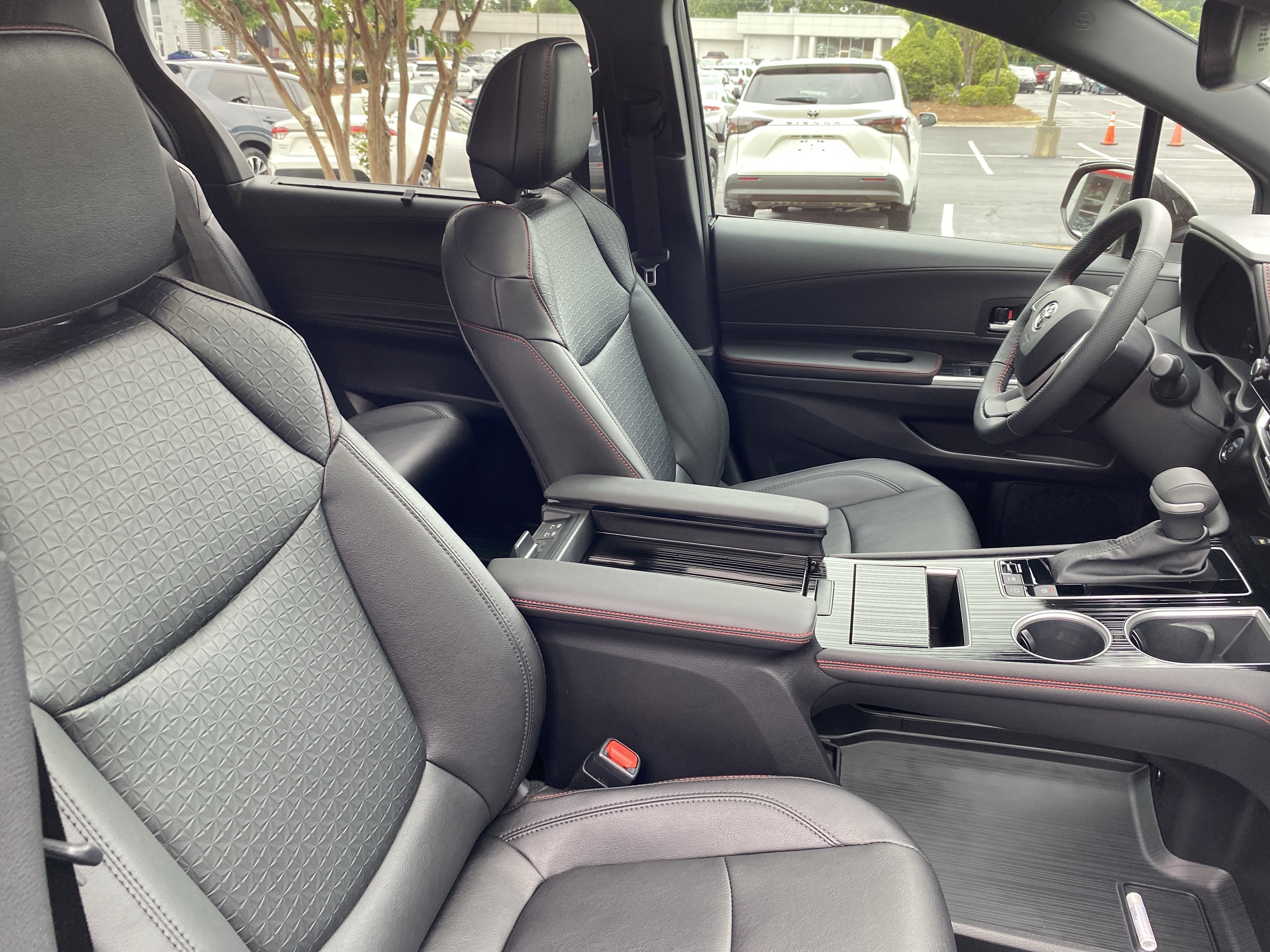 Certified 2025 Toyota Sienna XSE w/ XSE Plus Package FWD image 21