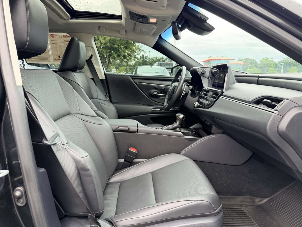 Used 2024 Lexus ES 350 w/ Premium Package FWD image 9