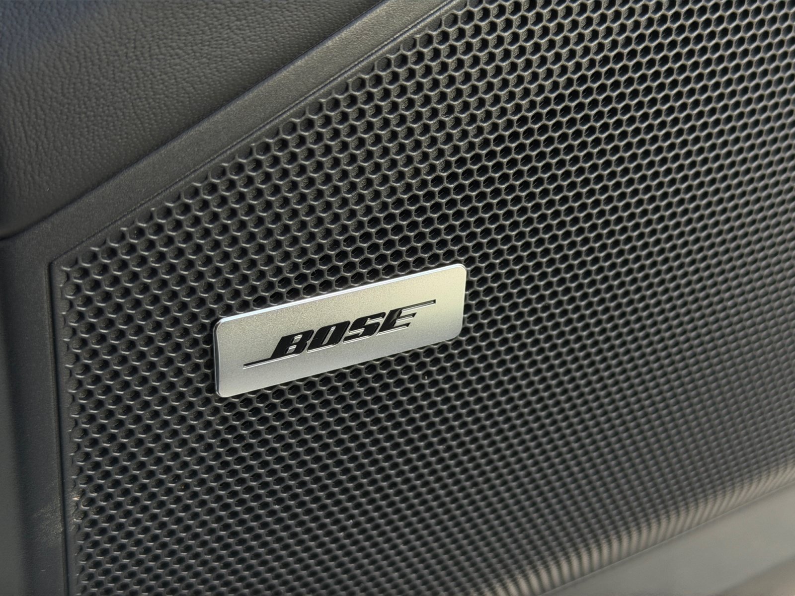 Certified 2025 Porsche Cayenne AWD/4WD image 25