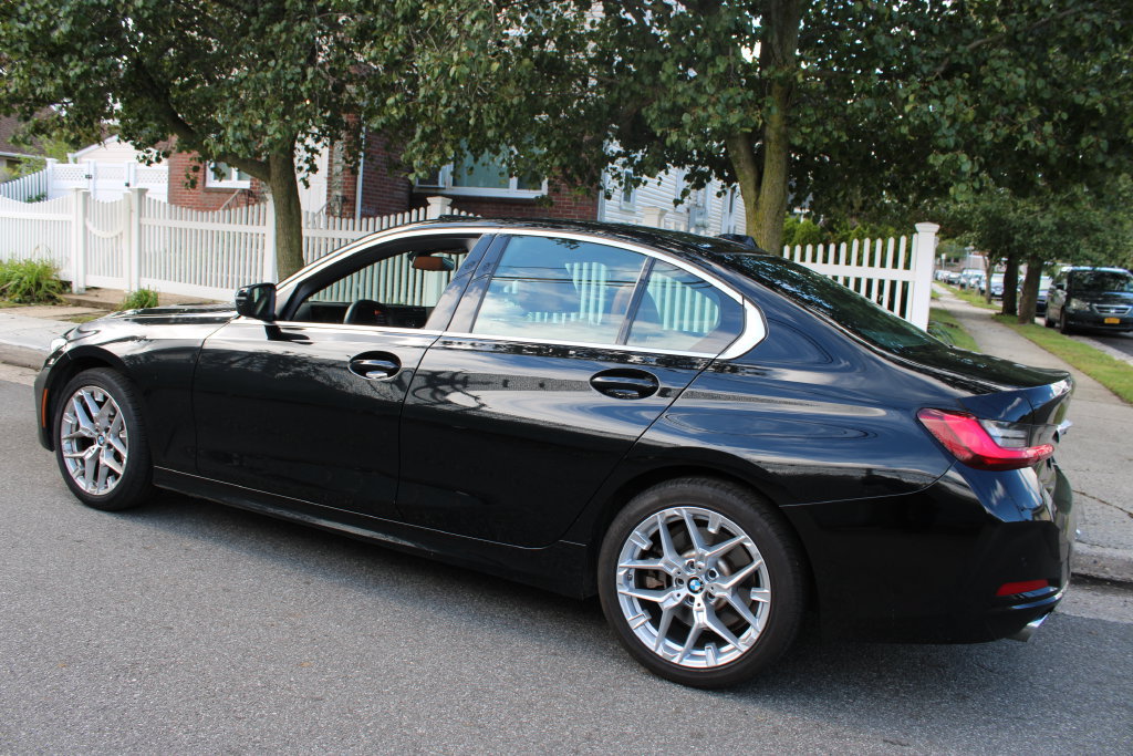 Used 2025 BMW 330i Sedan RWD image 8