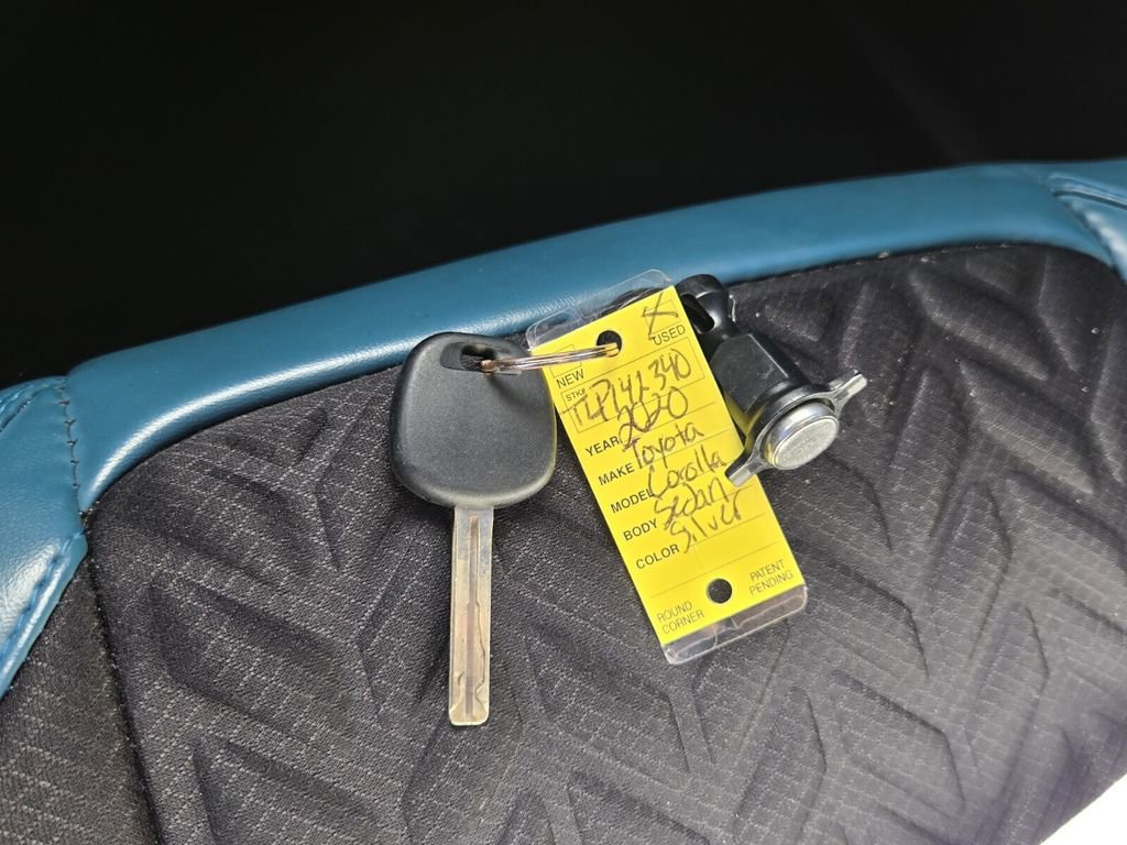 Used 2020 Toyota Corolla LE image 18