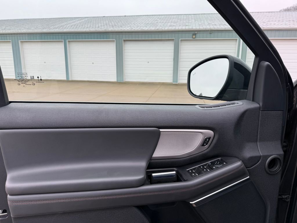 Used 2025 Ford Expedition Active image 22