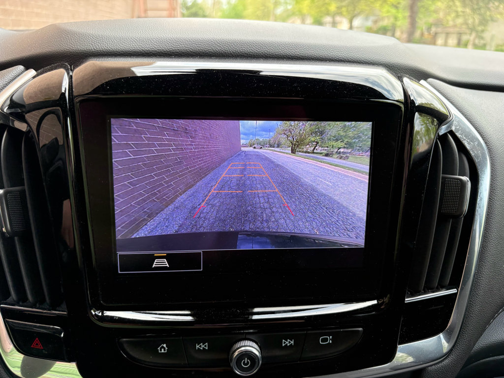 Used 2023 Chevrolet Traverse LT image 37