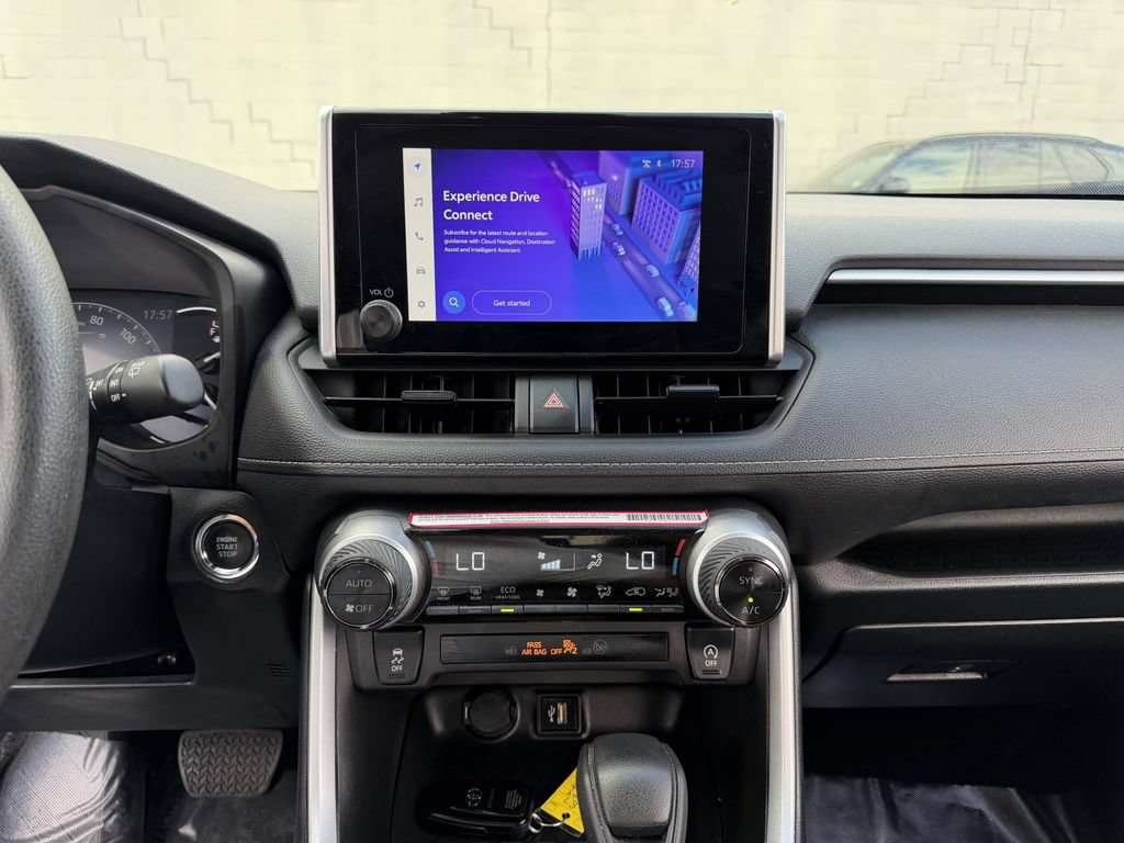 Used 2024 Toyota RAV4 XLE AWD/4WD image 22