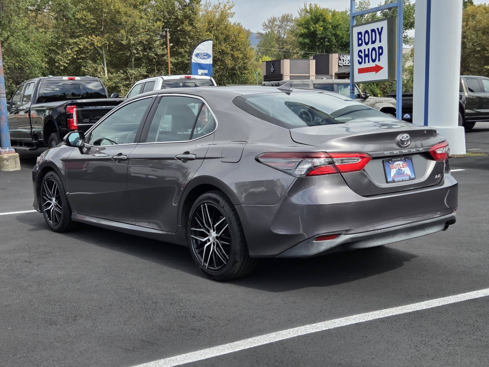 Used 2022 Toyota Camry LE FWD image 7