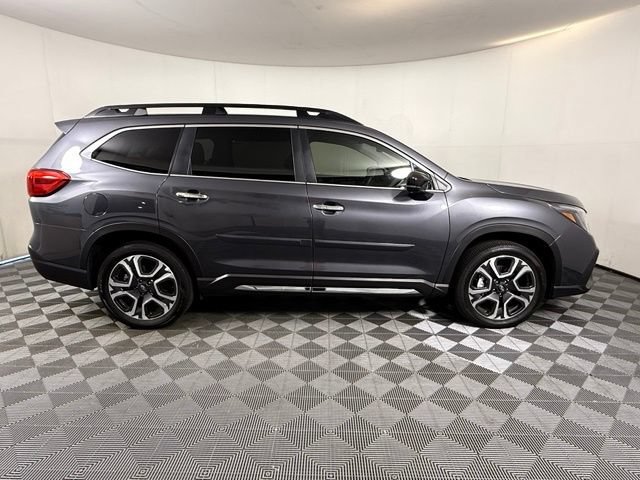 Used 2025 Subaru Ascent Touring w/ Popular Package #2 AWD/4WD image 8