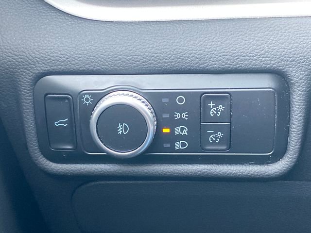 Used 2022 Ford Explorer XLT w/ Equipment Group 202A image 27