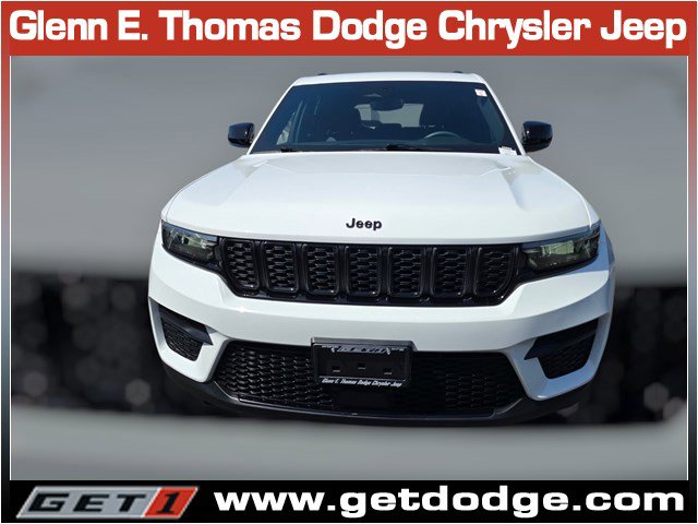 Used 2023 Jeep Grand Cherokee Altitude image 2