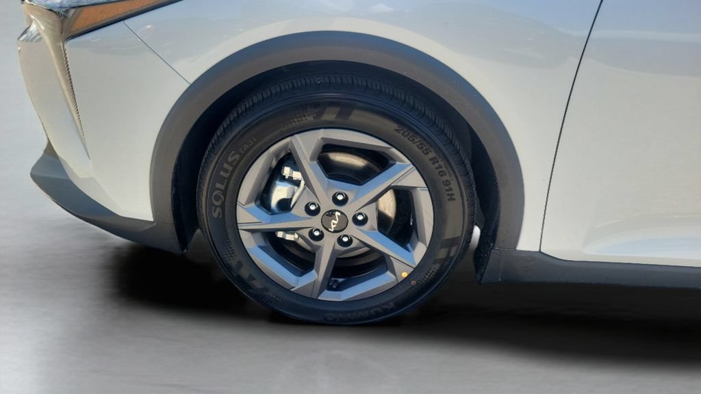 Used 2025 Kia K4 FWD image 26