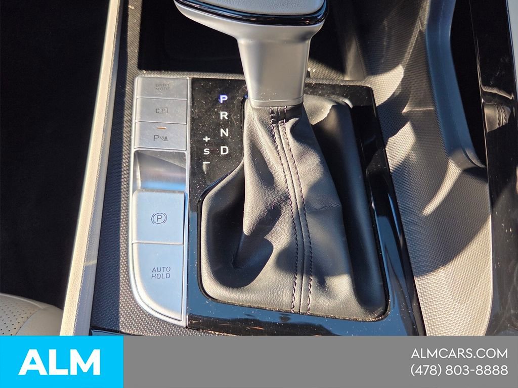 Used 2024 Hyundai Elantra Limited image 22