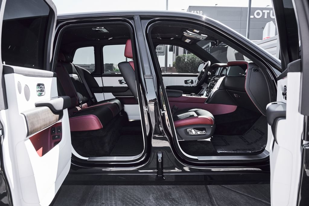 Used 2026 Rolls-Royce Cullinan AWD/4WD image 25