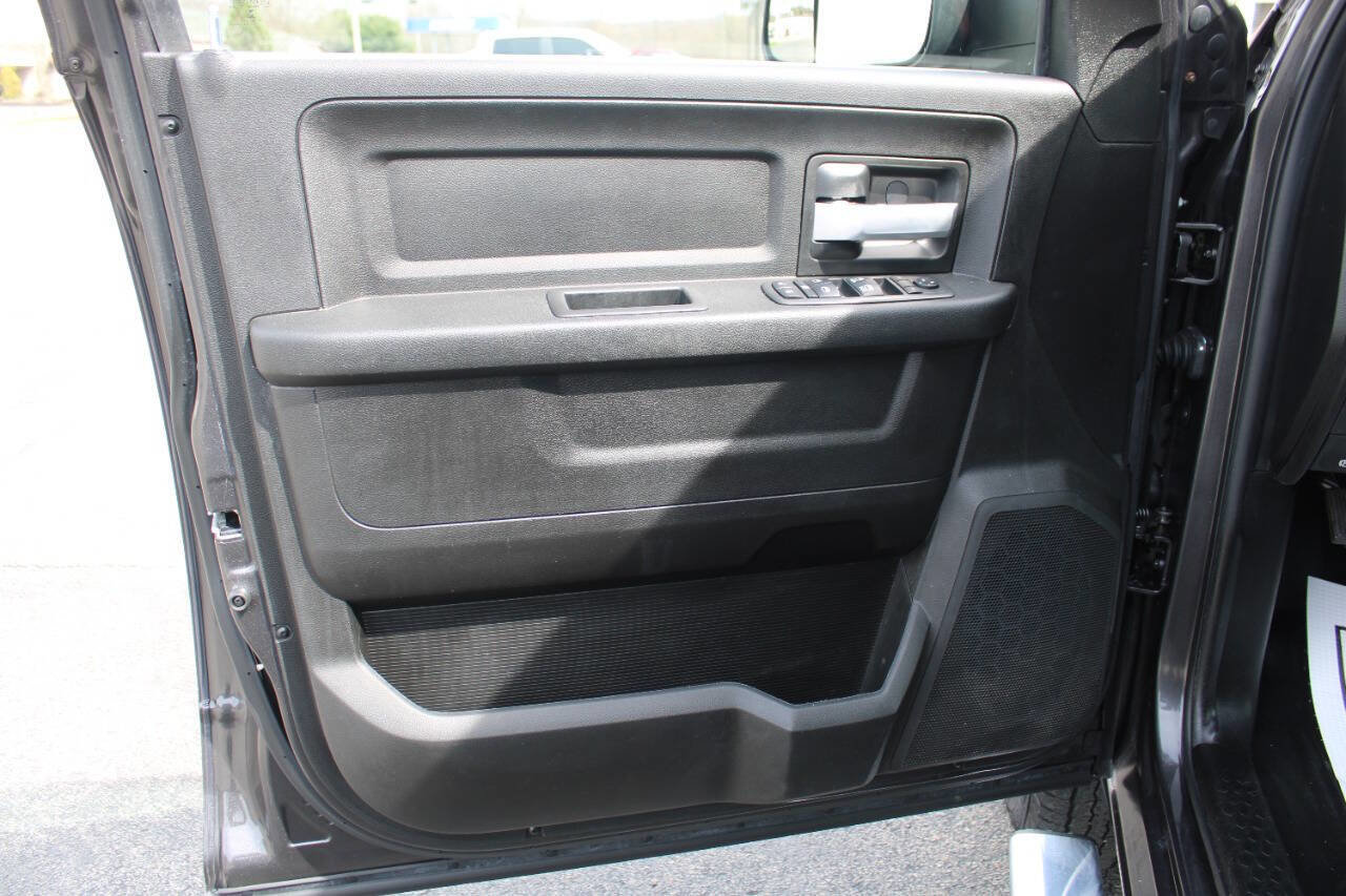 Used 2019 RAM 3500 Tradesman w/ Chrome Appearance Group image 24