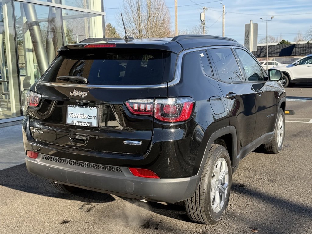 Used 2024 Jeep Compass Latitude image 7