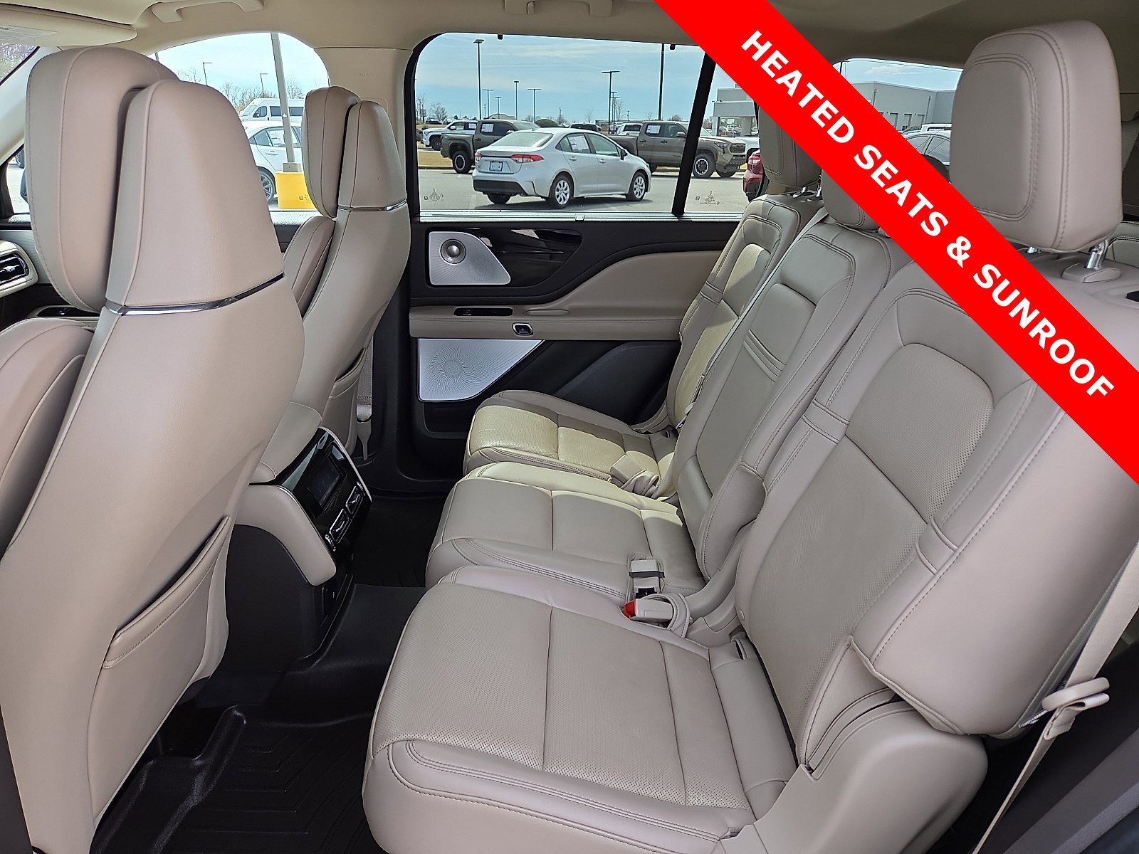 Used 2023 Lincoln Aviator Reserve w/ Equipment Group 201A image 11