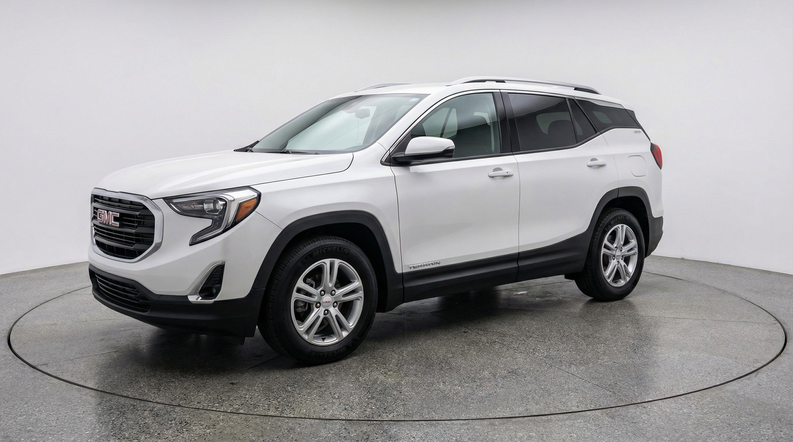 Used 2024 GMC Terrain SLE FWD image 3
