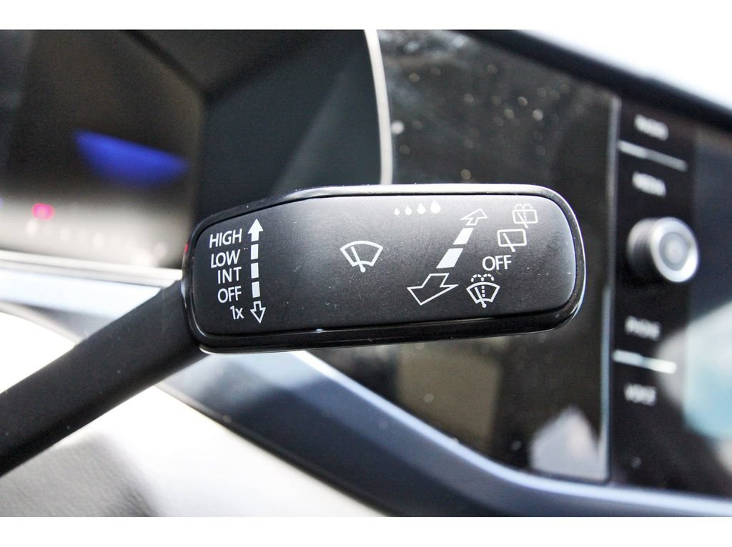 Used 2023 Volkswagen Taos SE w/ Panoramic Sunroof Package FWD image 18