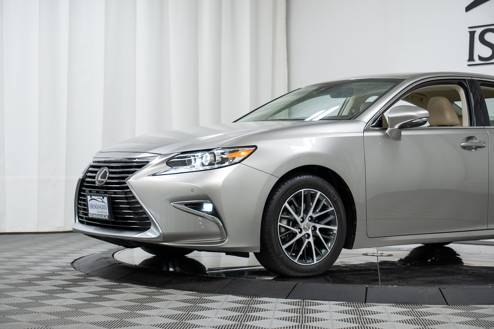 Used 2016 Lexus ES 350 w/ Luxury Package w/Wood Trim image 25