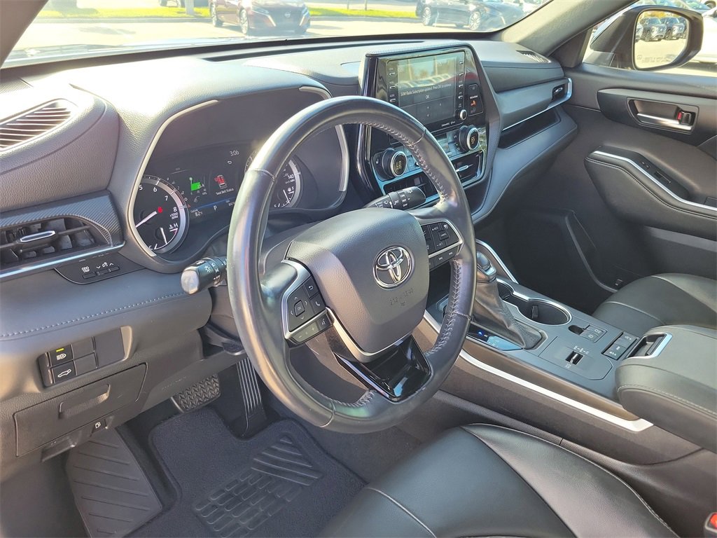 Used 2021 Toyota Highlander XSE image 23