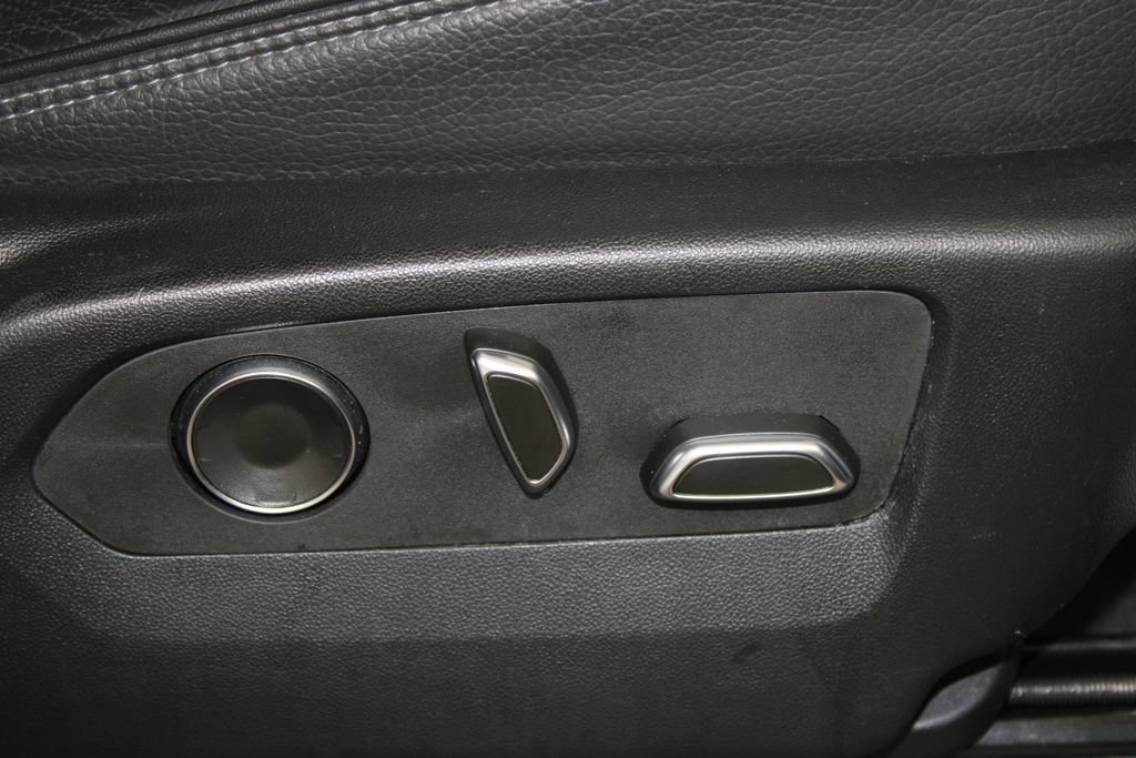 Used 2024 GMC Yukon Denali RWD image 29