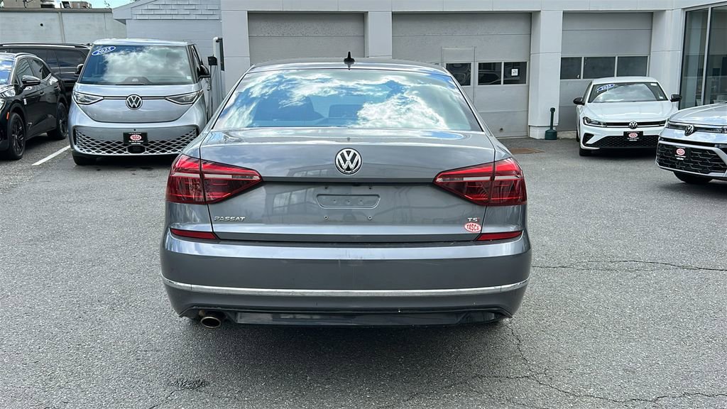 Used 2018 Volkswagen Passat 2.0T R-Line FWD image 5