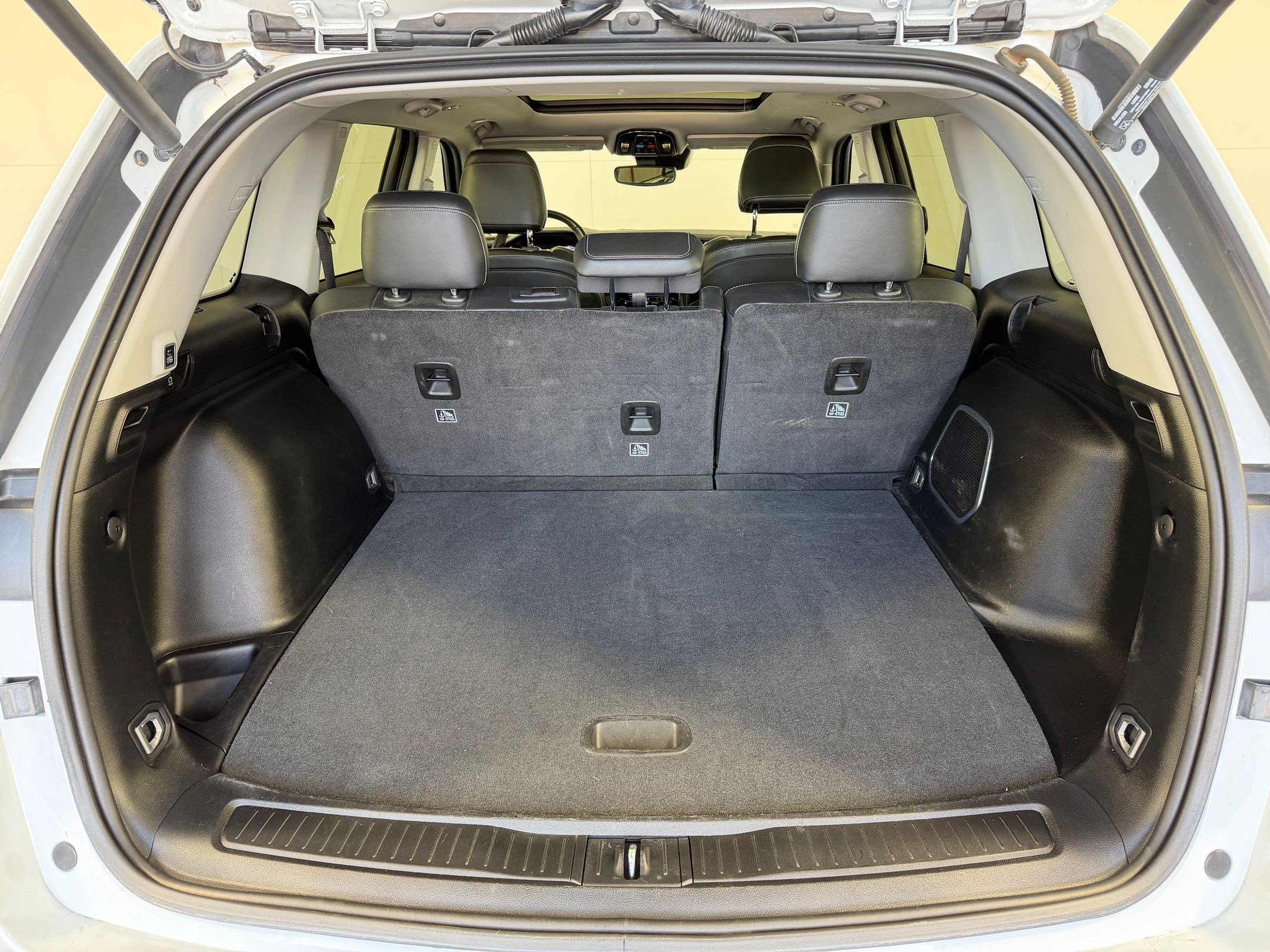 Used 2022 Jeep Grand Cherokee Limited image 32