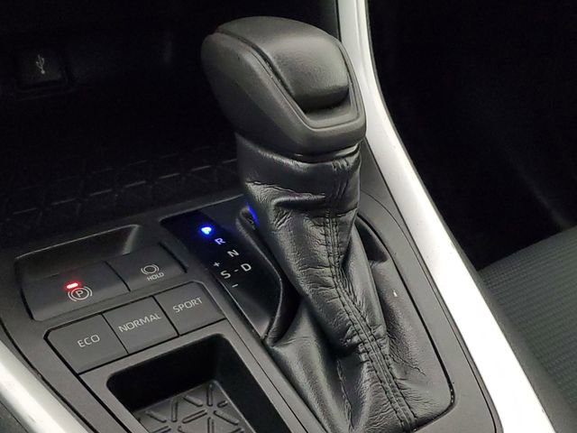 Used 2021 Toyota RAV4 LE image 31