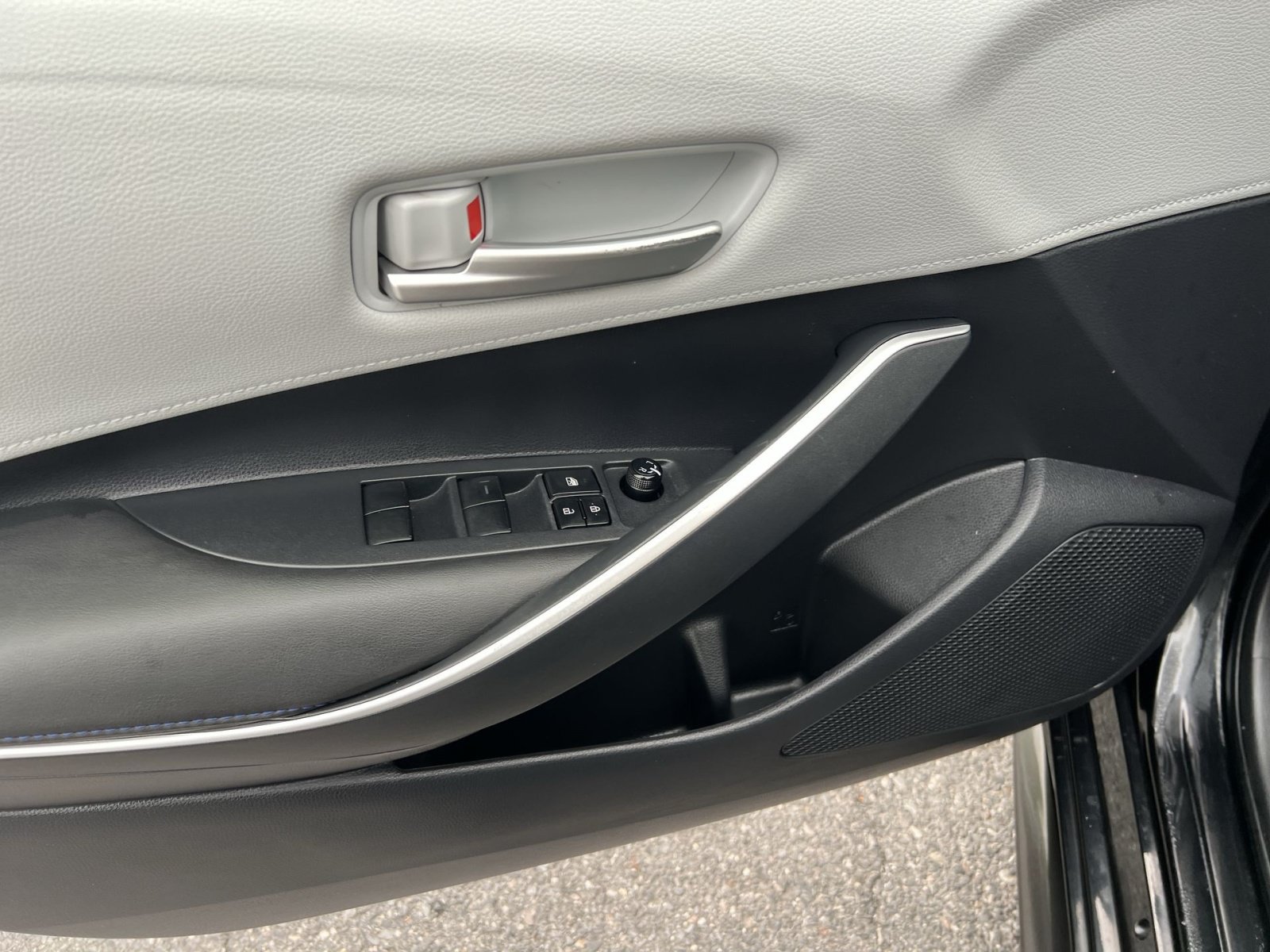 Used 2020 Toyota Corolla SE w/ SE Premium Package FWD image 14