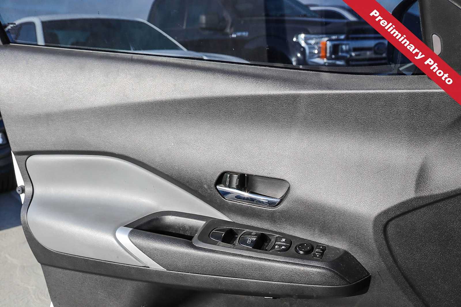 Used 2023 Nissan Kicks SR w/ SR Premium Package FWD image 16