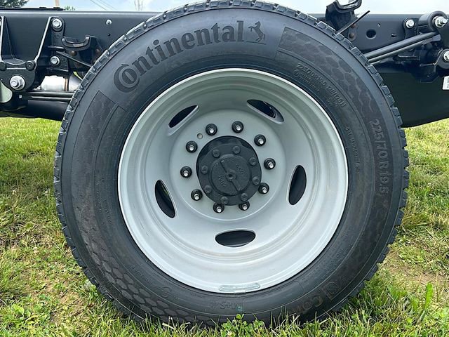 New 2025 Ford F550 4x4 Regular Cab Super Duty image 26