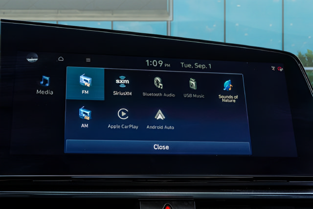 Used 2025 Hyundai Elantra Limited FWD image 30
