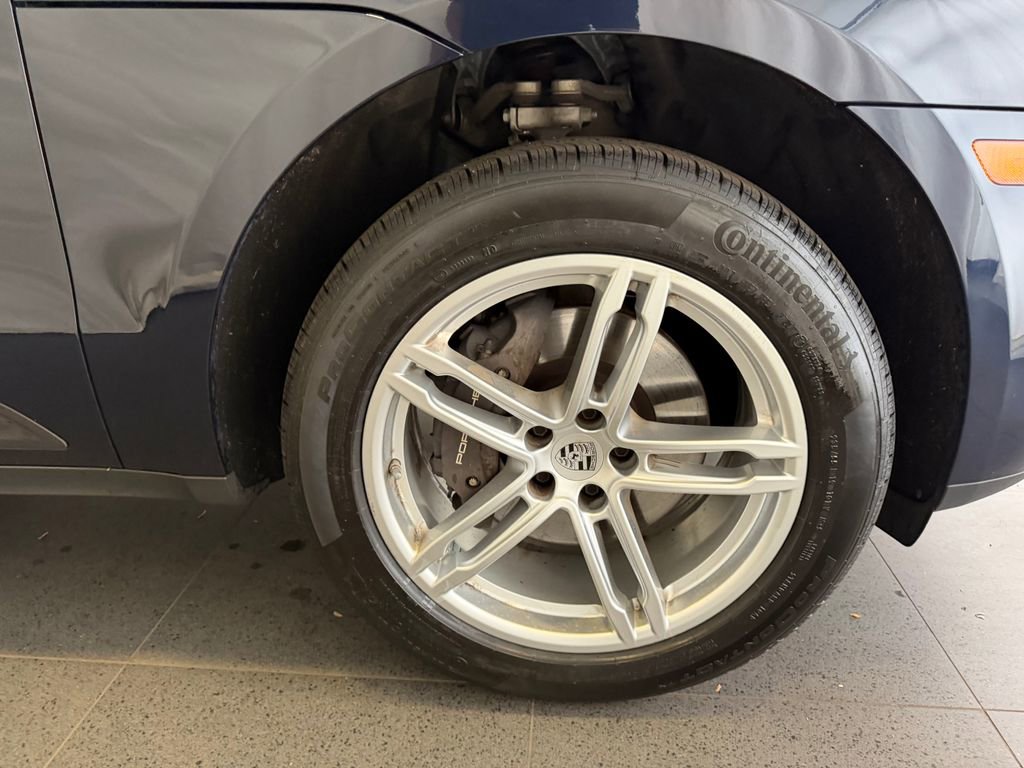 Certified 2023 Porsche Macan AWD/4WD image 13