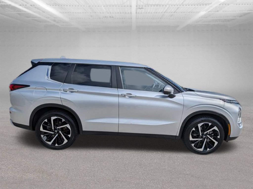 Used 2024 Mitsubishi Outlander SE FWD image 4