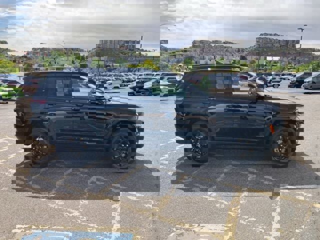 New 2025 Jeep Grand Cherokee Laredo image 5