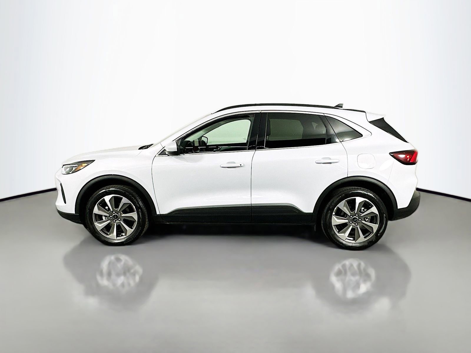 Used 2025 Ford Escape Platinum image 5