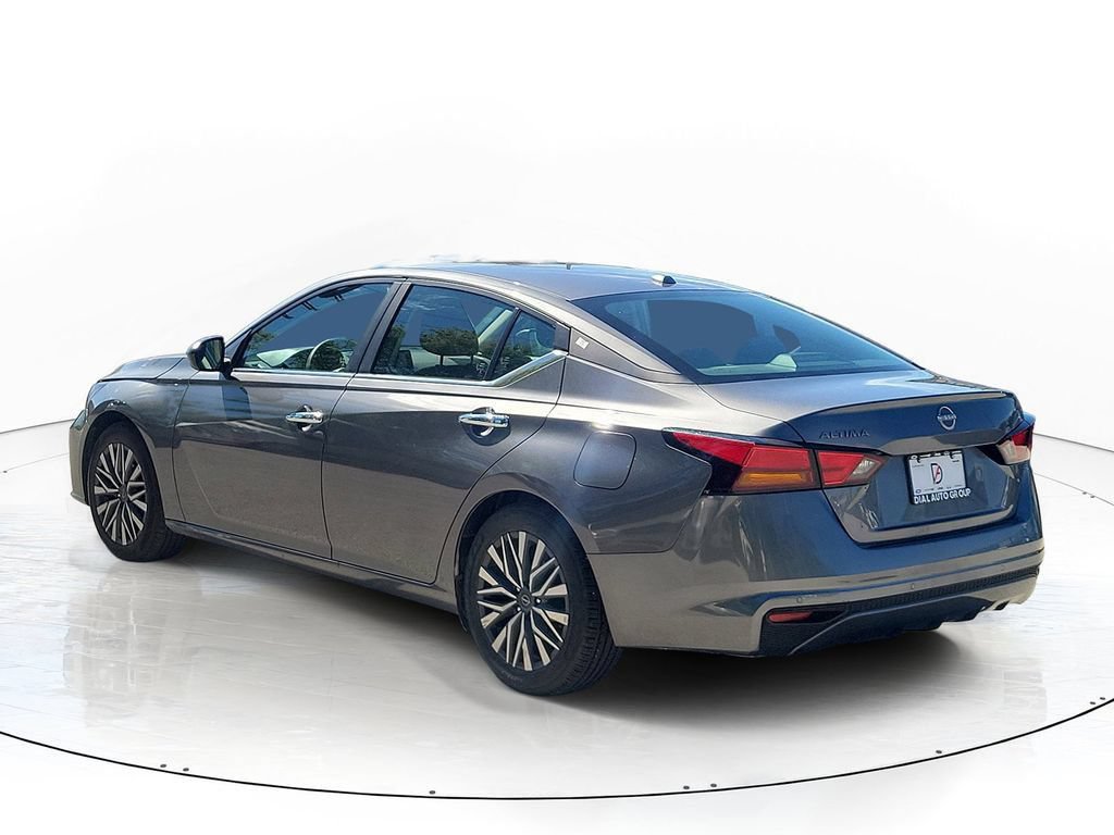 Used 2025 Nissan Altima 2.5 SV FWD image 3