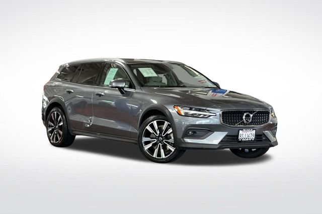 Used 2020 Volvo V60 T5 Cross Country w/ Protection Package Premier AWD/4WD image 2