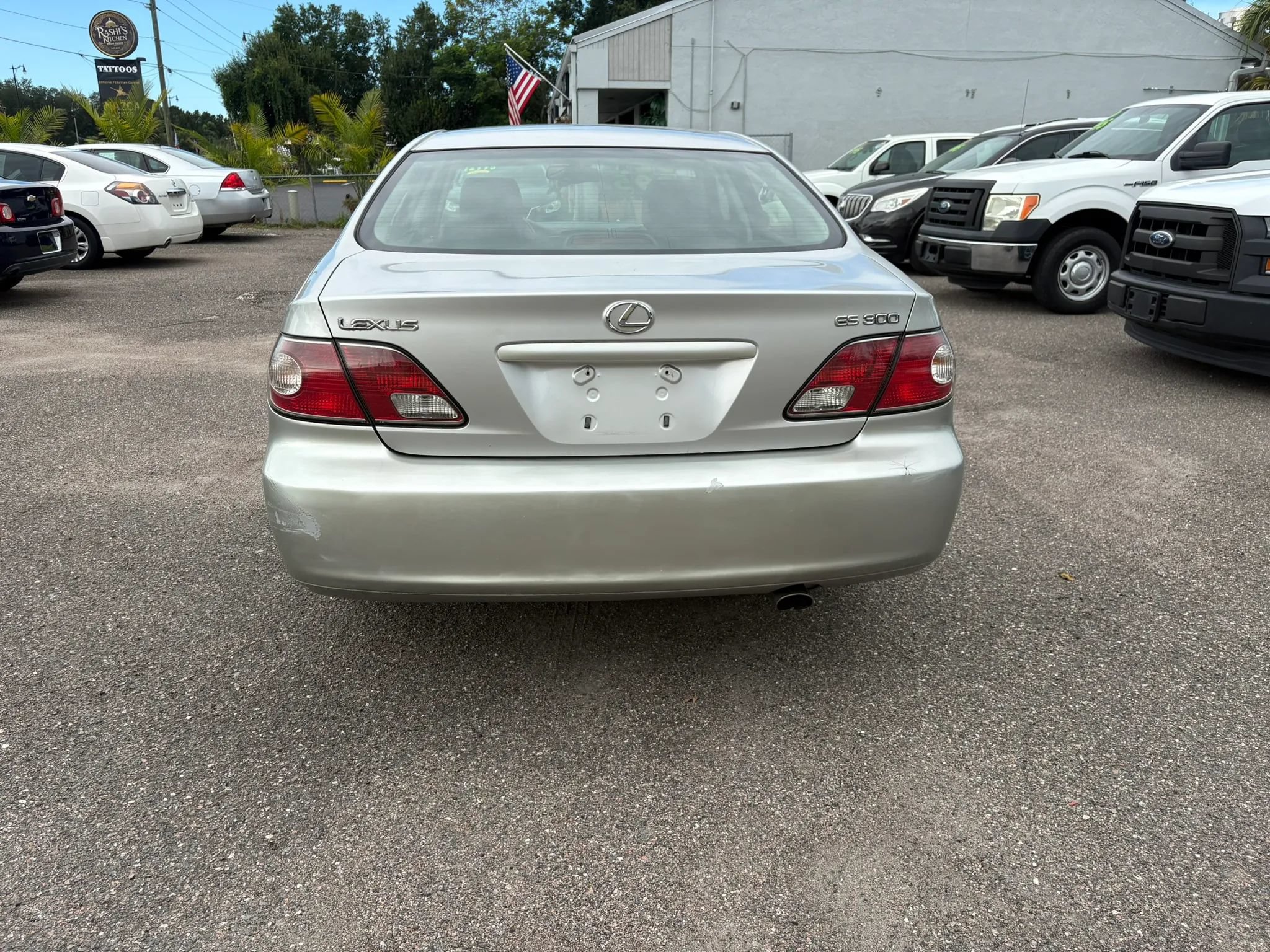 Used 2002 Lexus ES 330 w/ Premium Pkg FWD image 4