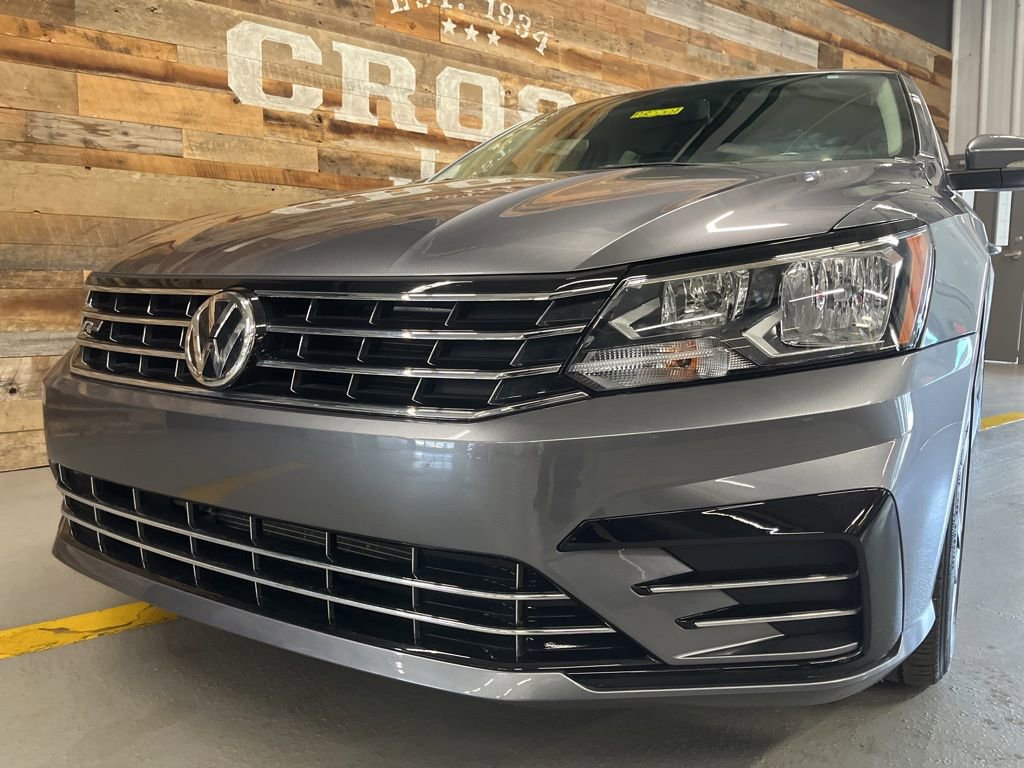 Used 2017 Volkswagen Passat 1.8T R-Line image 8