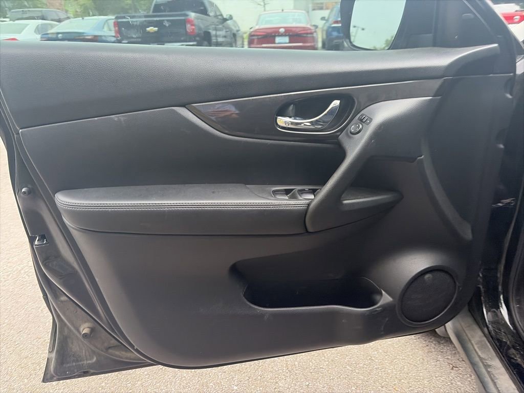 Used 2018 Nissan Rogue SV AWD/4WD image 7