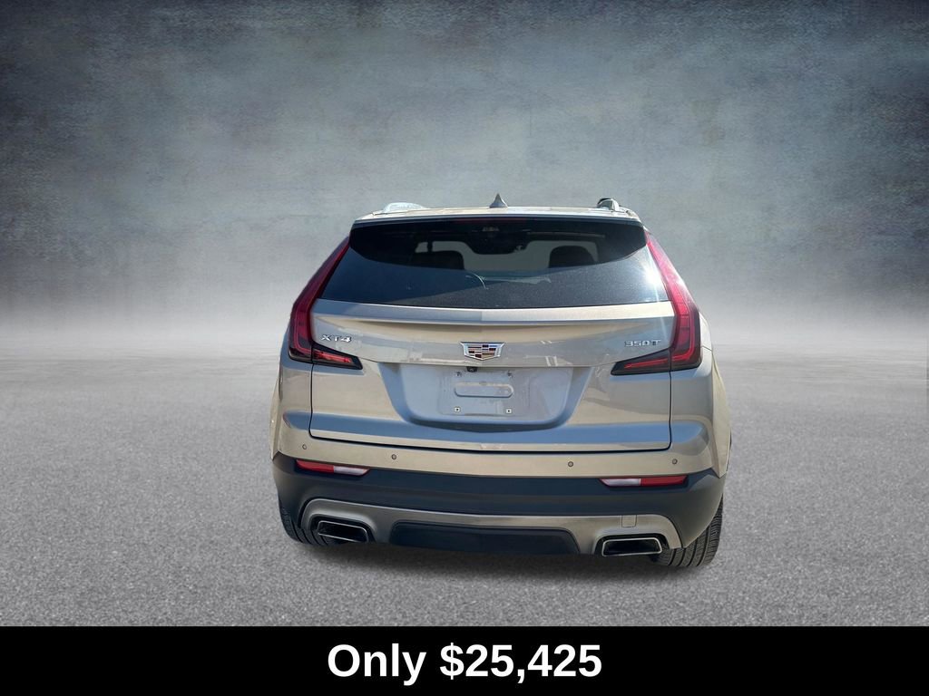 Used 2022 Cadillac XT4 Premium Luxury w/ Technology Package FWD image 4
