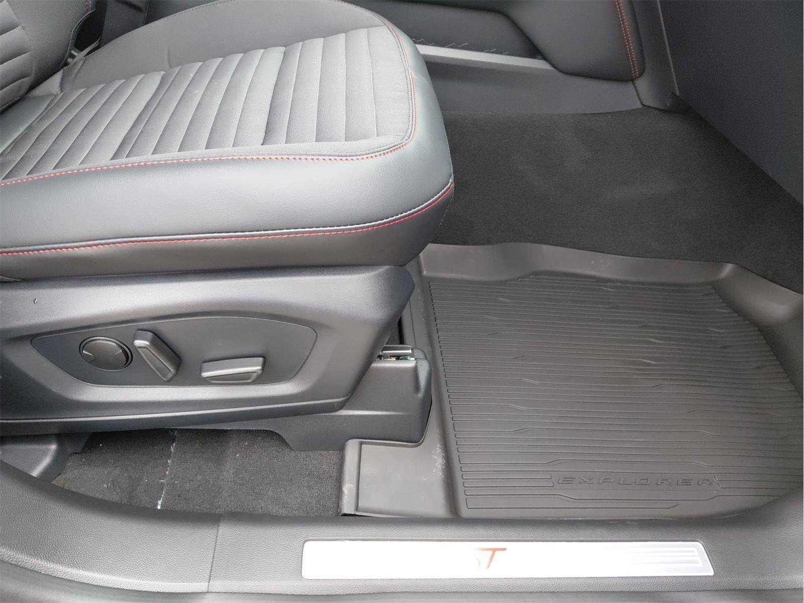 New 2026 Ford Explorer ST-Line w/ ST-Line Street Pack image 17