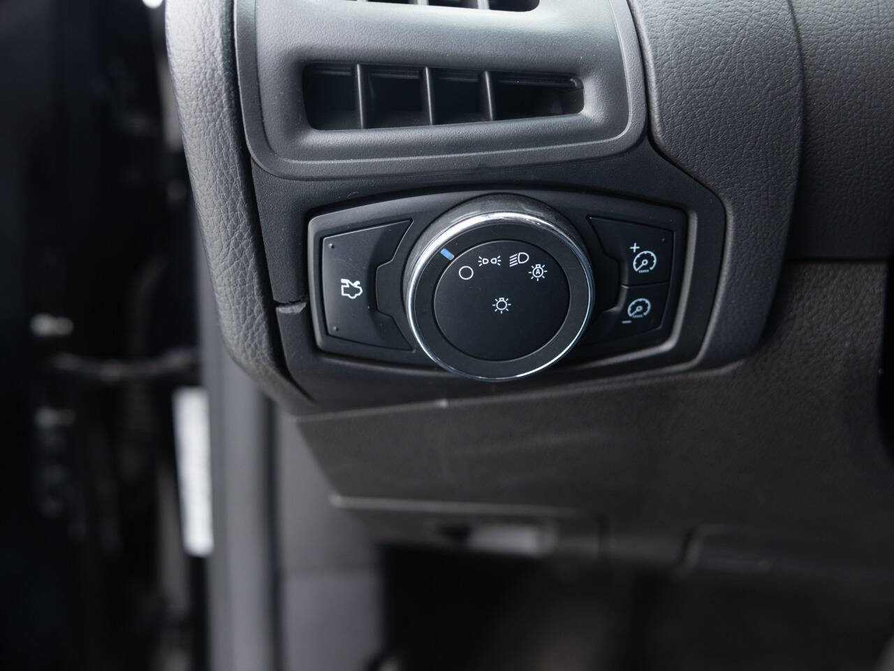 Used 2013 Ford Focus SE image 35