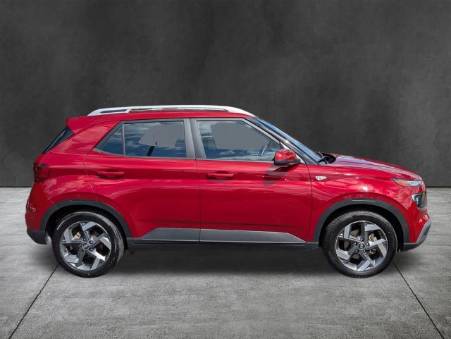Used 2025 Hyundai Venue SEL FWD image 4