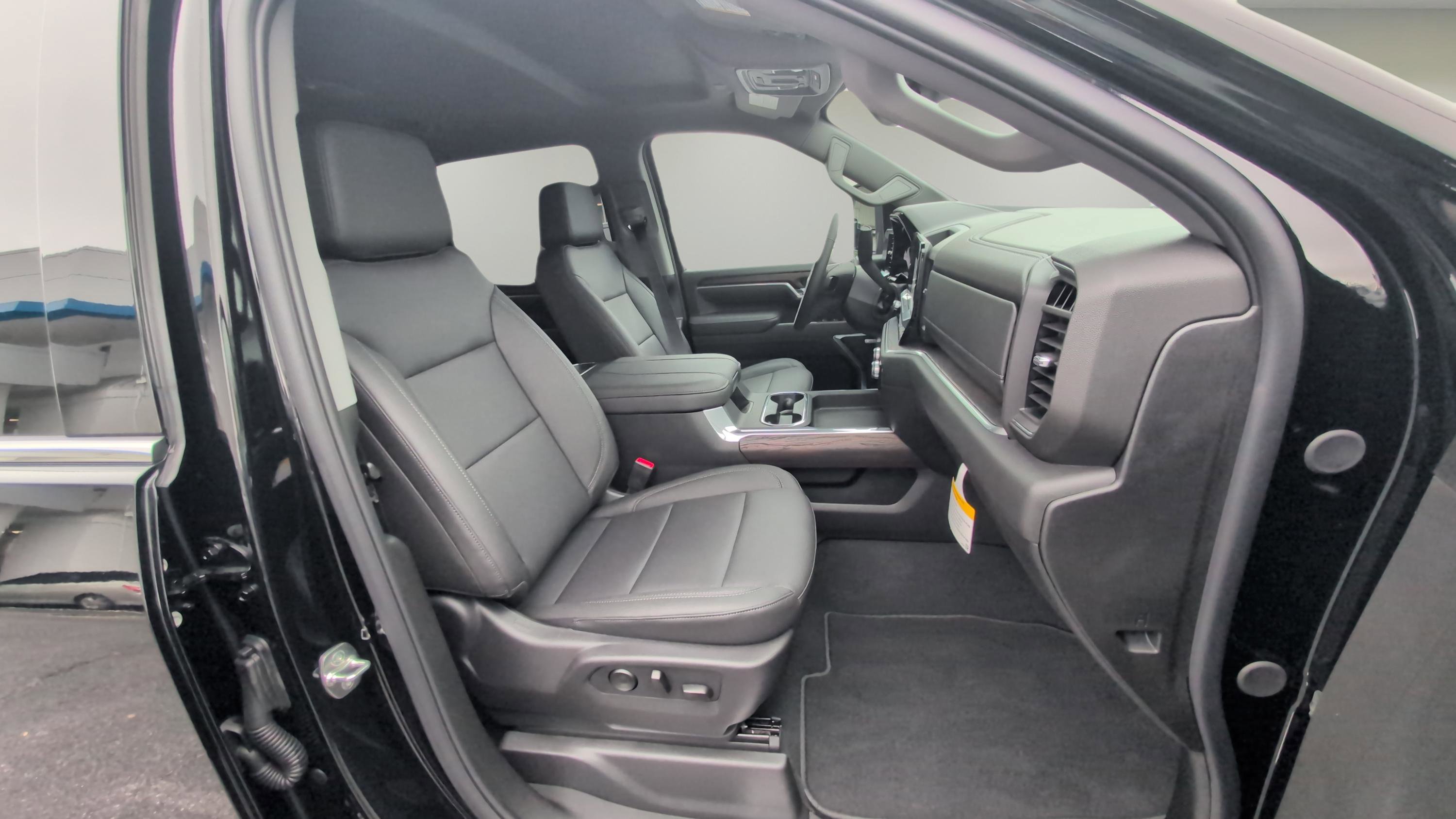 New 2026 GMC Sierra 2500 SLT w/ SLT Premium Package image 12