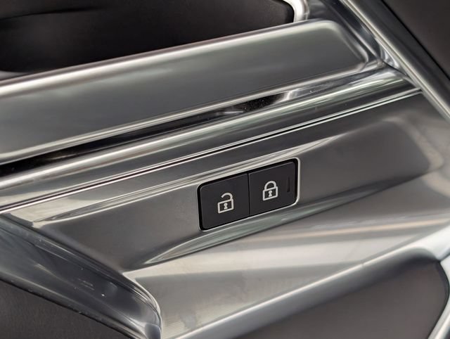 Used 2023 Land Rover Range Rover SE AWD/4WD image 11
