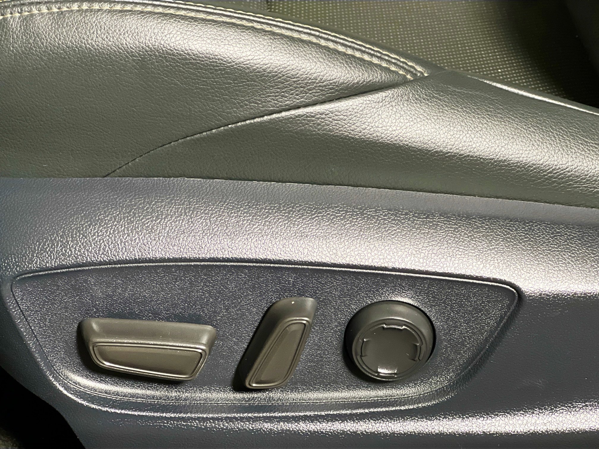 Used 2024 Toyota Tacoma Limited w/ Limited Package (LT) image 15