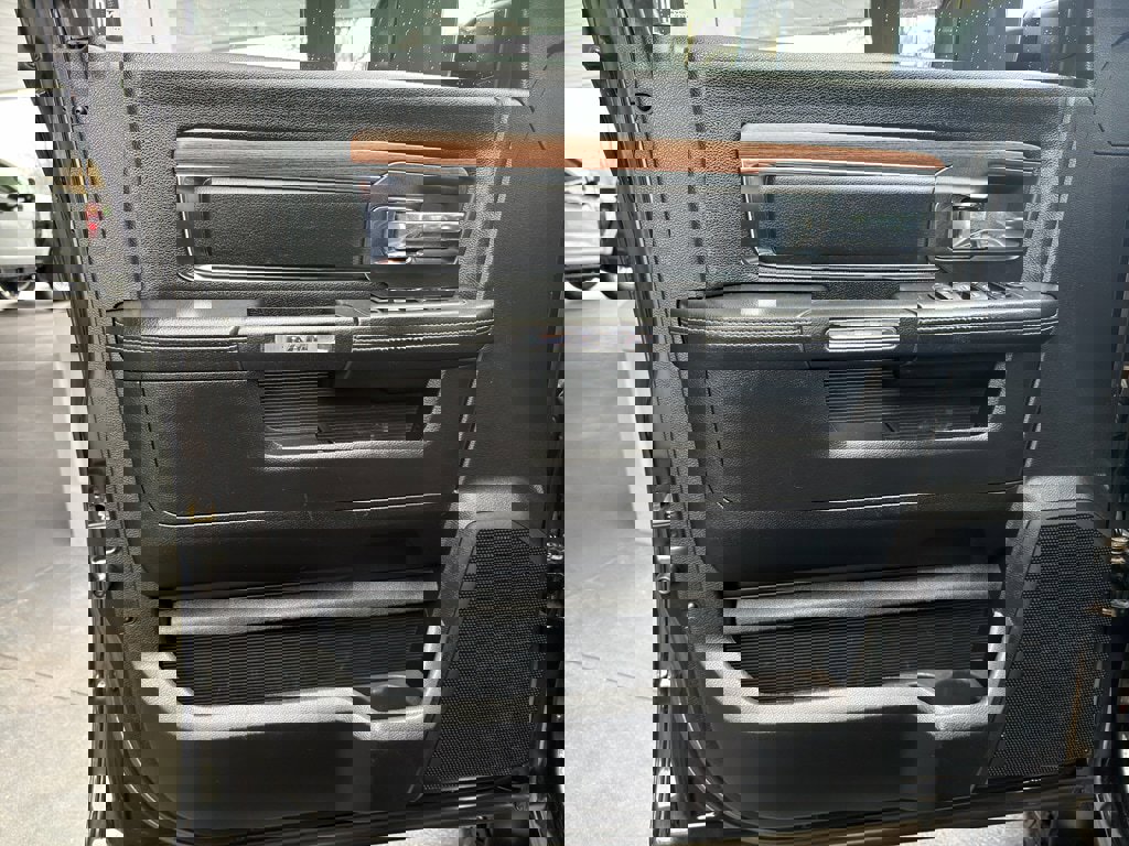 Used 2017 RAM 2500 Laramie w/ Convenience Group image 18